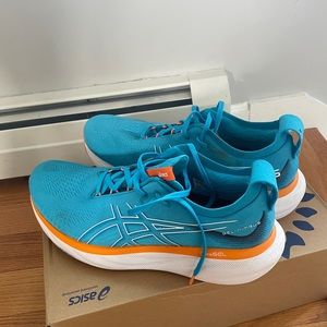 Barely worn Asics gel nimbus 25, men’s size 12.